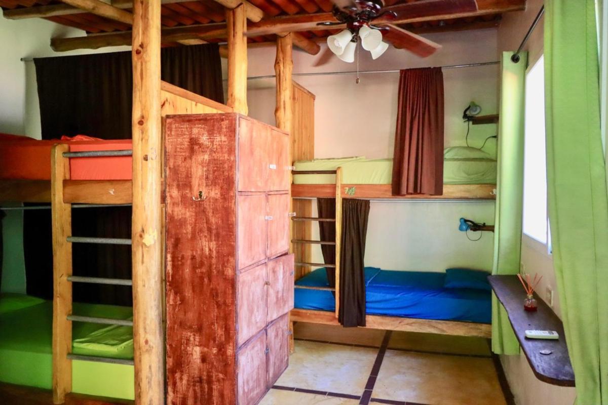 Tiki Dorm Villa Santa Catalina Exterior photo